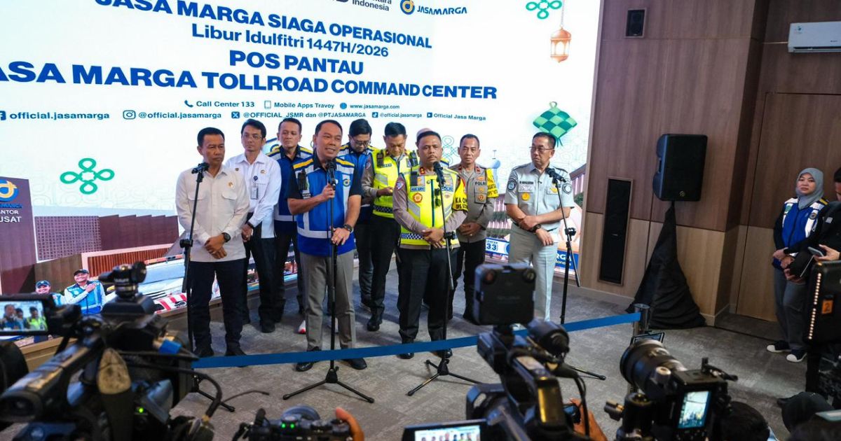 Dirut Jasa Marga (kedua dari kiri depan) menyampaikan pembaruan data arus mudik dan balik Lebaran 2026 di Jakarta pada Jumat, 20 Maret 2026 (Foto/Jasa Marga)